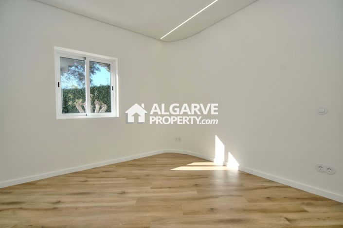 Image No.42-4 Bed Villa for sale