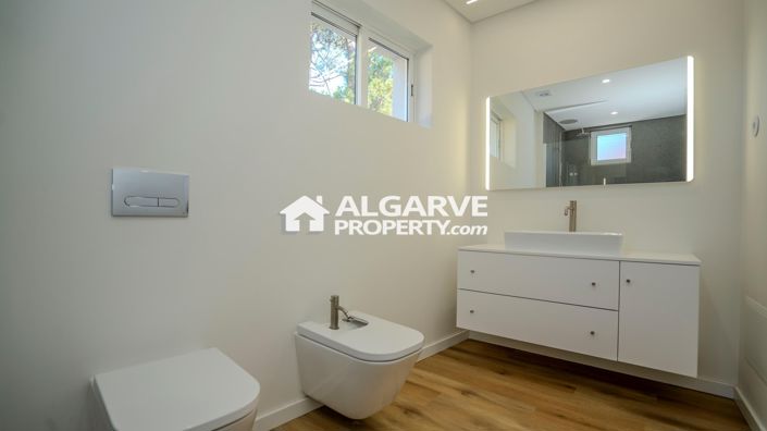 Image No.6-4 Bed Villa for sale