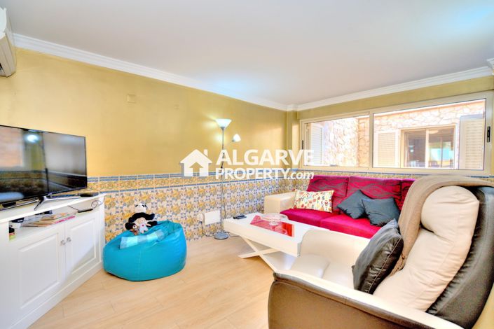 Image No.12-5 Bed Townhouse for sale