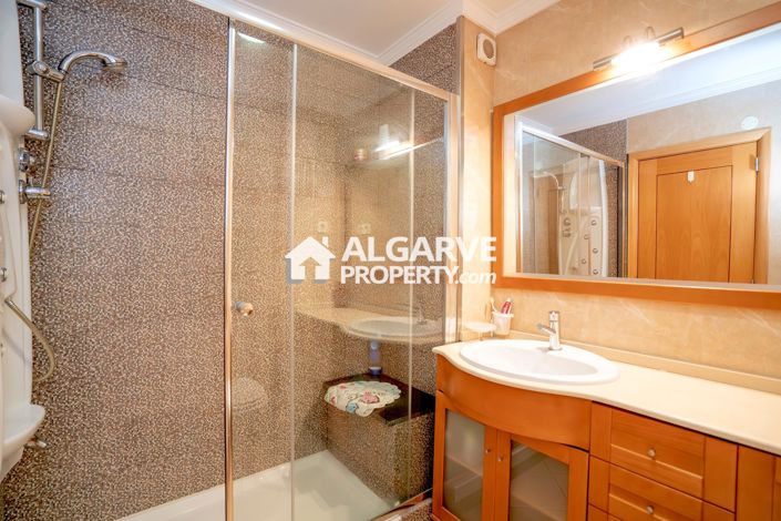 Image No.18-5 Bed Townhouse for sale