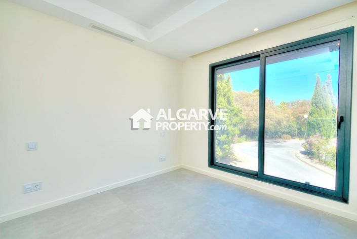 Image No.14-2 Bed Townhouse for sale