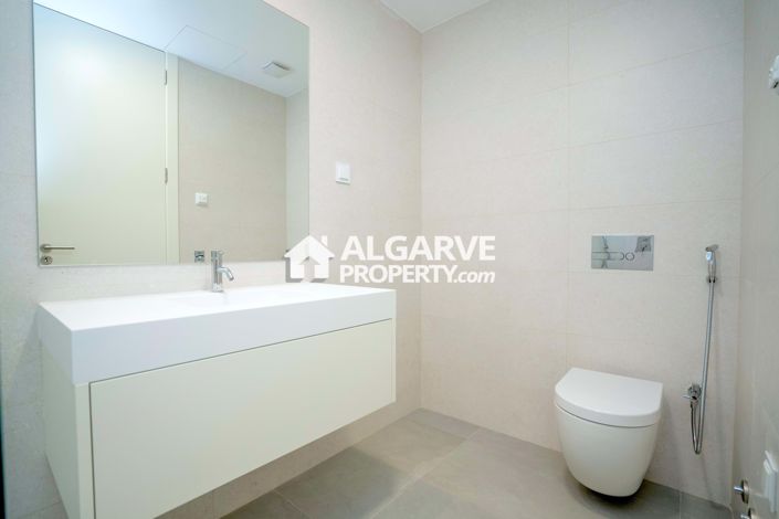 Image No.16-2 Bed Townhouse for sale