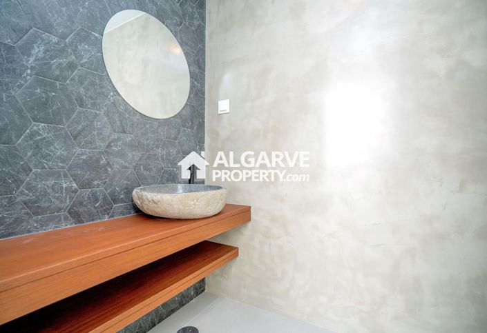 Image No.19-2 Bed Townhouse for sale