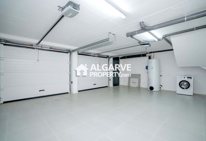 Image No.23-2 Bed Townhouse for sale