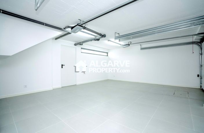 Image No.24-2 Bed Townhouse for sale