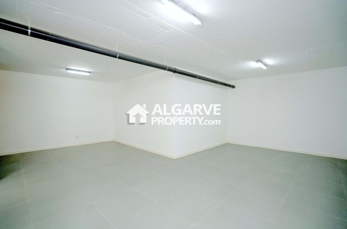 Image No.25-2 Bed Townhouse for sale