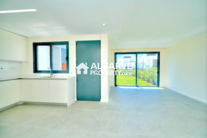 Image No.9-2 Bed Townhouse for sale