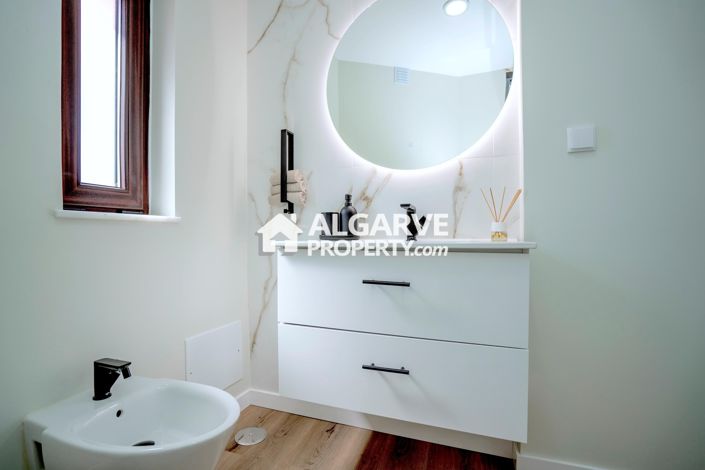 Image No.12-4 Bed Villa for sale