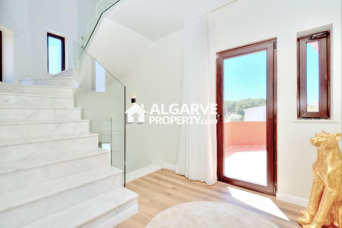 Image No.63-4 Bed Villa for sale