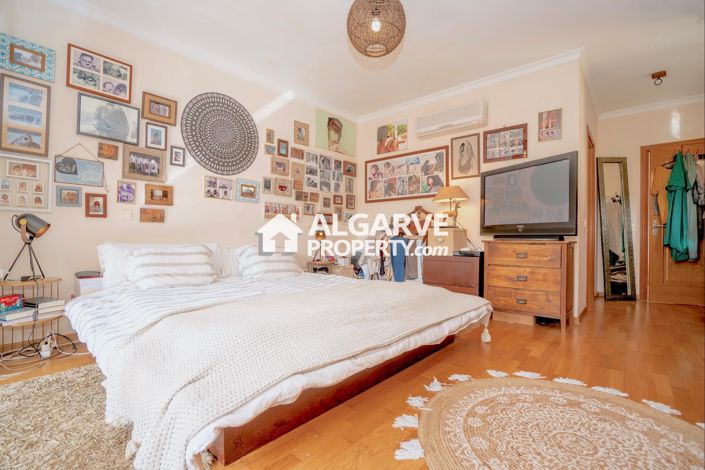 Image No.24-4 Bed Apartment for sale