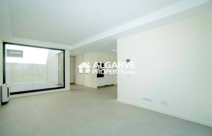 Image No.10-2 Bed Townhouse for sale