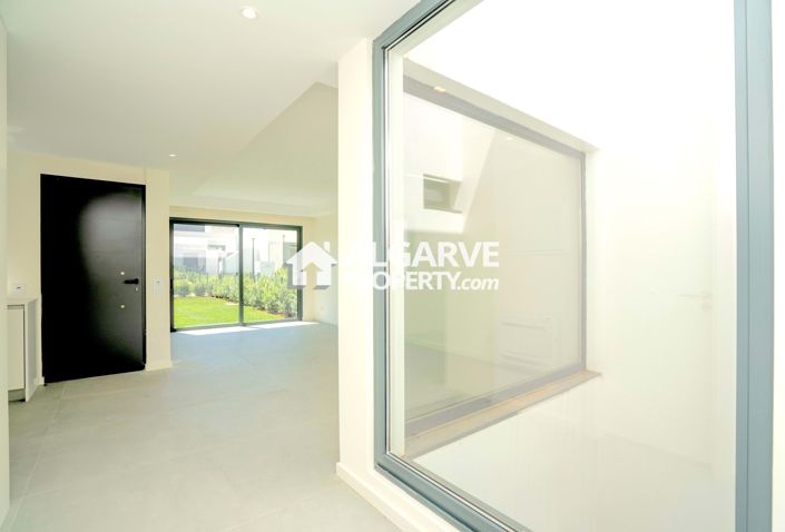 Image No.11-2 Bed Townhouse for sale