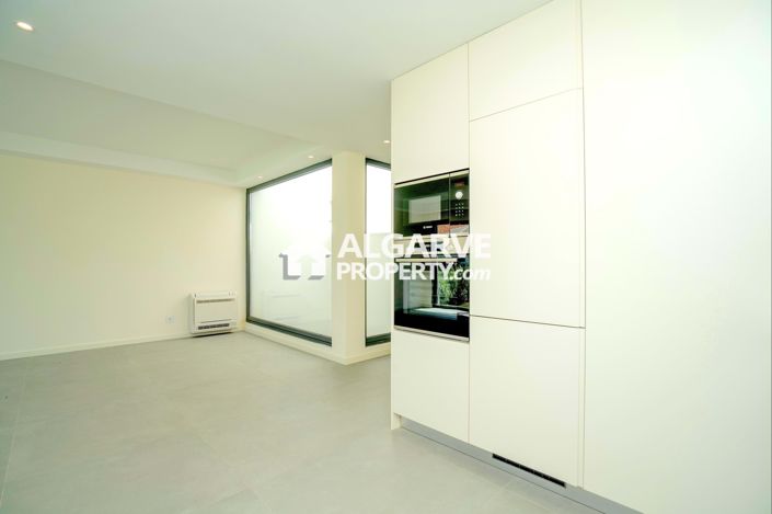 Image No.12-2 Bed Townhouse for sale