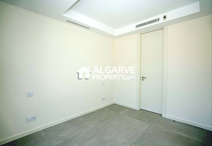 Image No.13-2 Bed Townhouse for sale