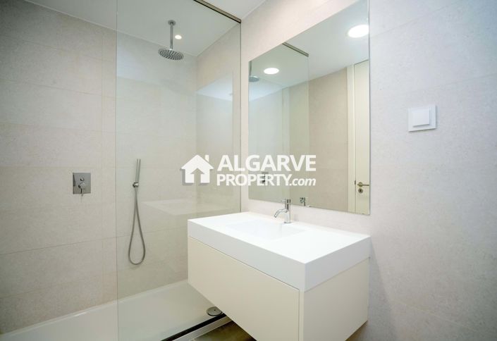 Image No.15-2 Bed Townhouse for sale