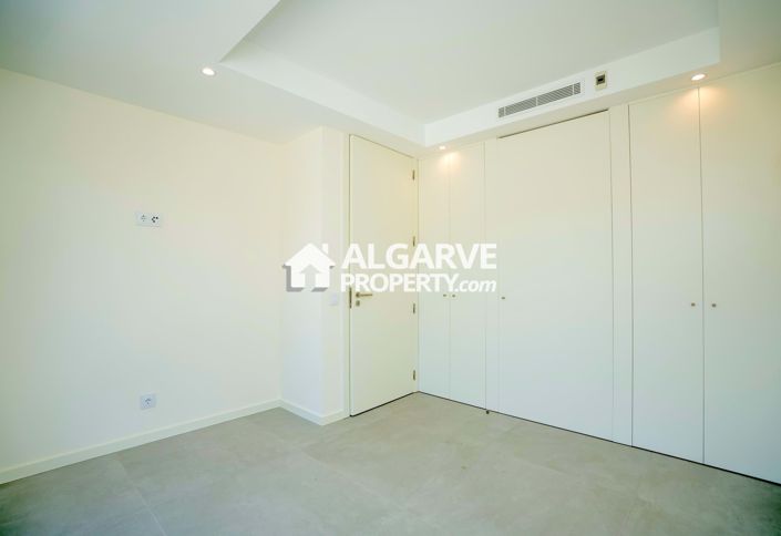 Image No.18-2 Bed Townhouse for sale