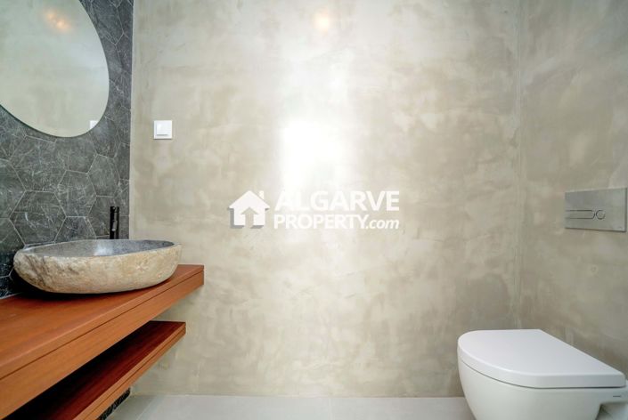 Image No.20-2 Bed Townhouse for sale