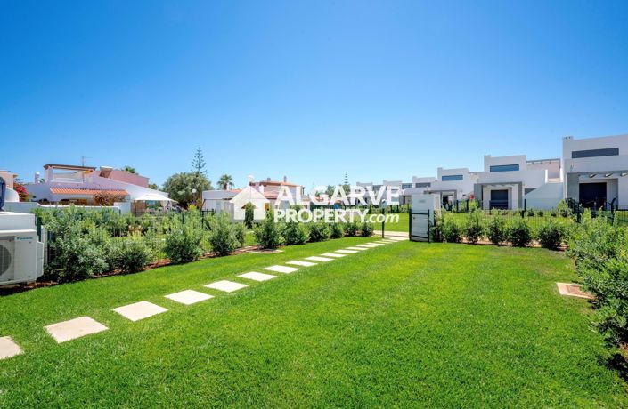 Image No.27-2 Bed Townhouse for sale