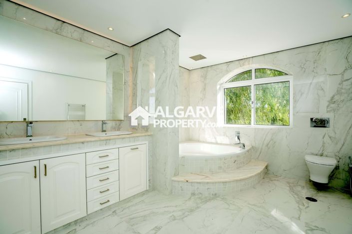 Image No.9-Villa de 6 chambres à vendre à Estói