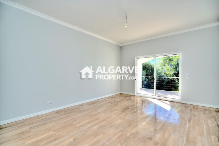 Image No.10-Villa de 6 chambres à vendre à Estói