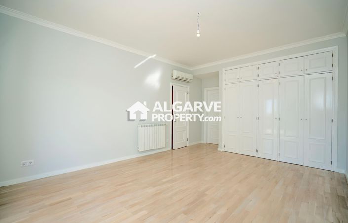 Image No.17-Villa de 6 chambres à vendre à Estói