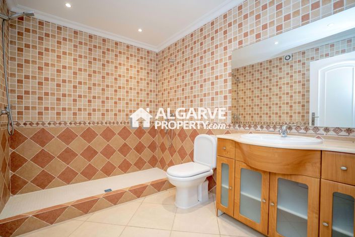 Image No.36-Villa de 6 chambres à vendre à Estói