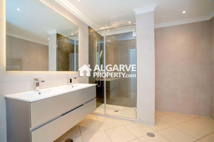 Image No.40-Villa de 6 chambres à vendre à Estói