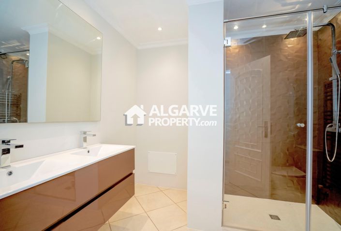 Image No.43-Villa de 6 chambres à vendre à Estói