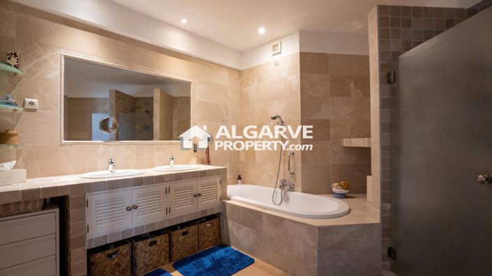 Image No.11-Villa de 7 chambres à vendre à Estói