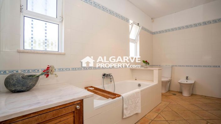 Image No.25-3 Bed Villa for sale