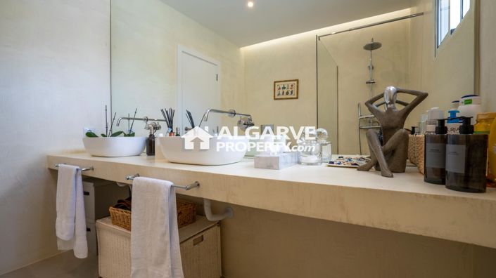 Image No.20-5 Bed Villa for sale