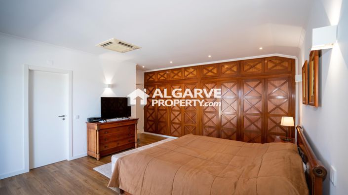 Image No.24-5 Bed Villa for sale