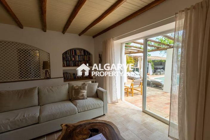 Image No.11-7 Bed Villa for sale