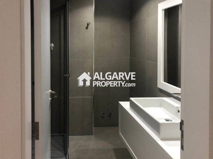 Image No.10-6 Bed Semi-Detached for sale