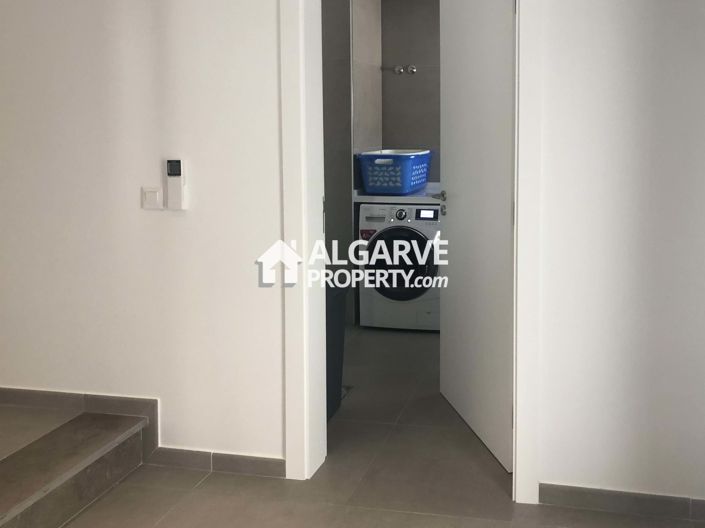 Image No.8-6 Bed Semi-Detached for sale