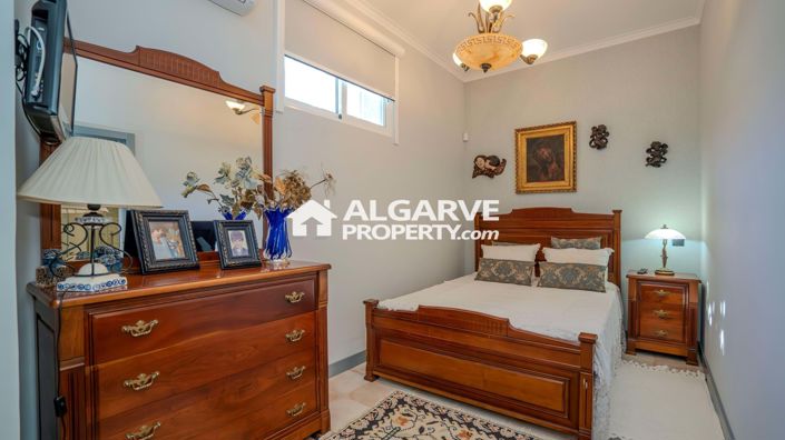 Image No.12-5 Bed Villa for sale