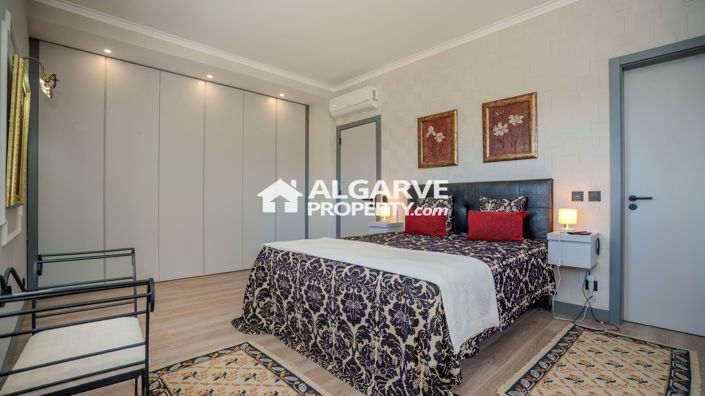 Image No.5-5 Bed Villa for sale