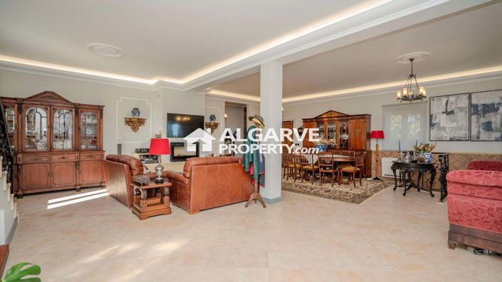 Image No.8-5 Bed Villa for sale