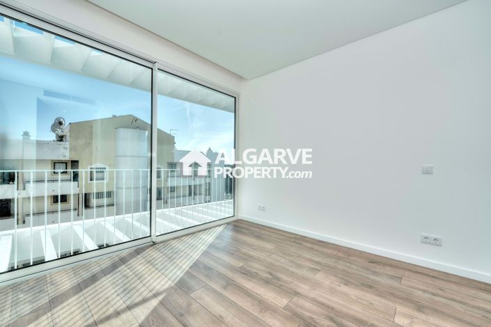 Image No.22-3 Bed Apartment for sale