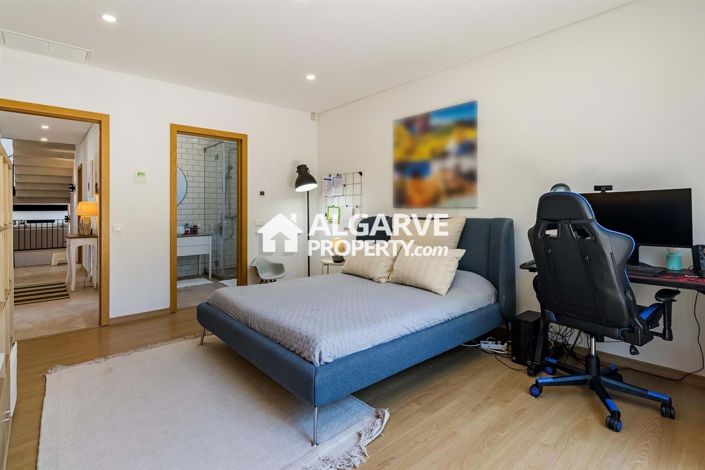 Image No.26-4 Bed Villa for sale