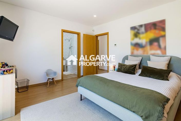 Image No.4-4 Bed Villa for sale