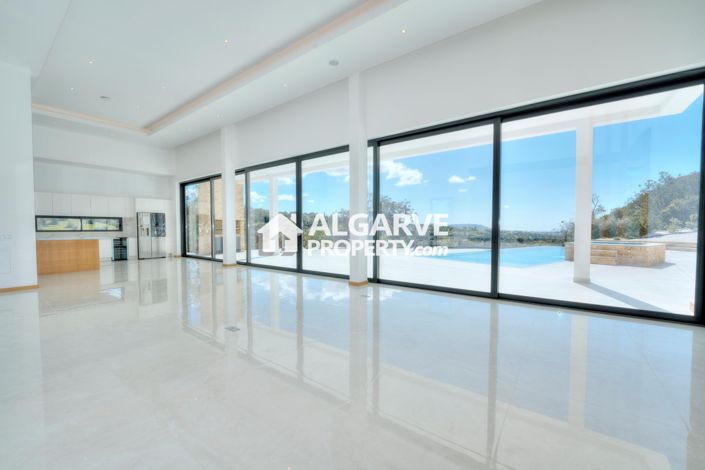 Image No.10-4 Bed Villa for sale