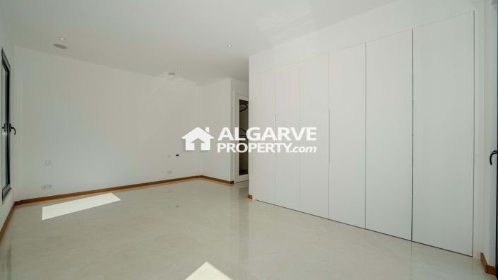 Image No.20-4 Bed Villa for sale