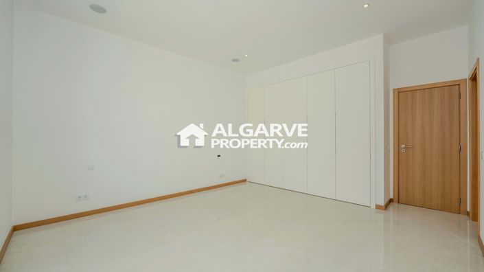 Image No.22-4 Bed Villa for sale