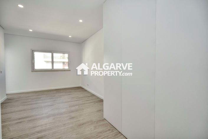 Image No.9-3 Bed Apartment for sale