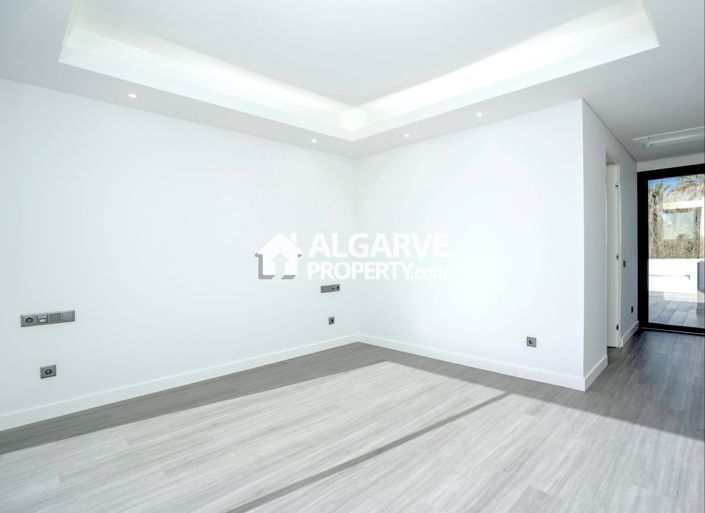 Image No.17-3 Bed Villa for sale