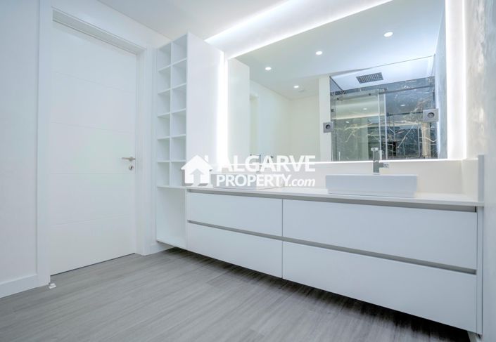 Image No.19-3 Bed Villa for sale