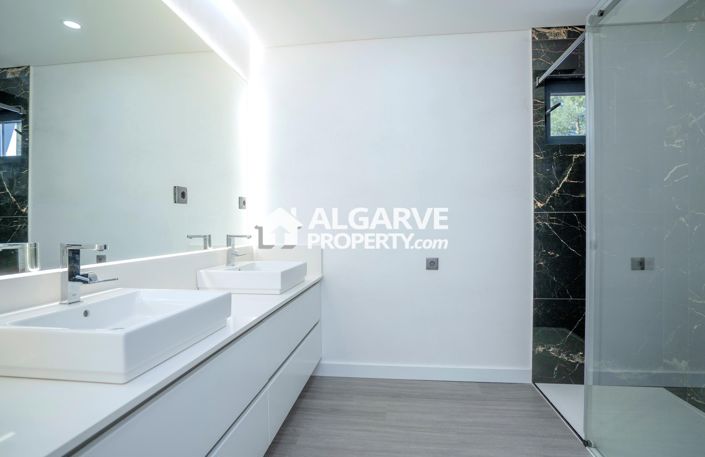 Image No.32-3 Bed Villa for sale