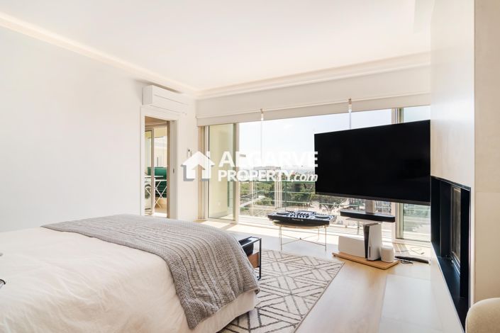 Image No.17-5 Bed Apartment for sale