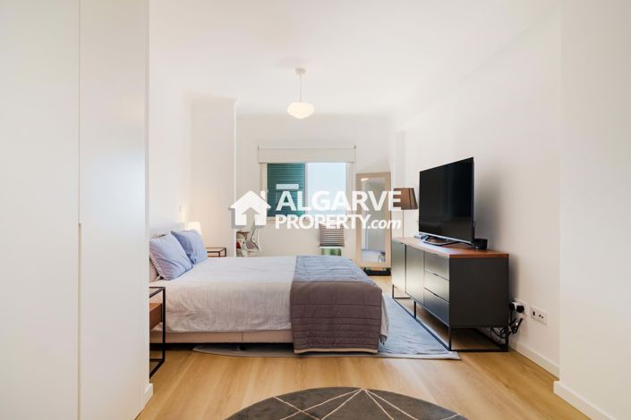 Image No.23-5 Bed Apartment for sale